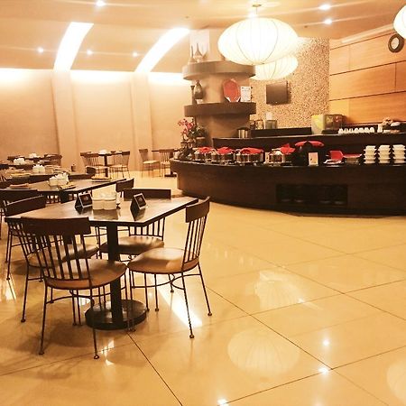 Iloilo Business Hotel Екстер'єр фото