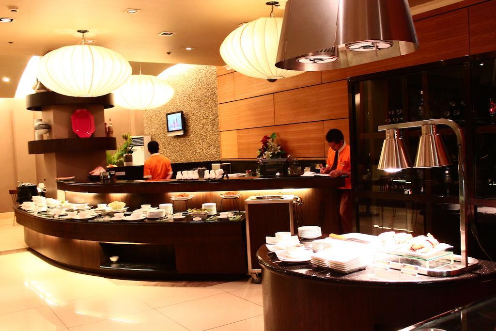 Iloilo Business Hotel Екстер'єр фото
