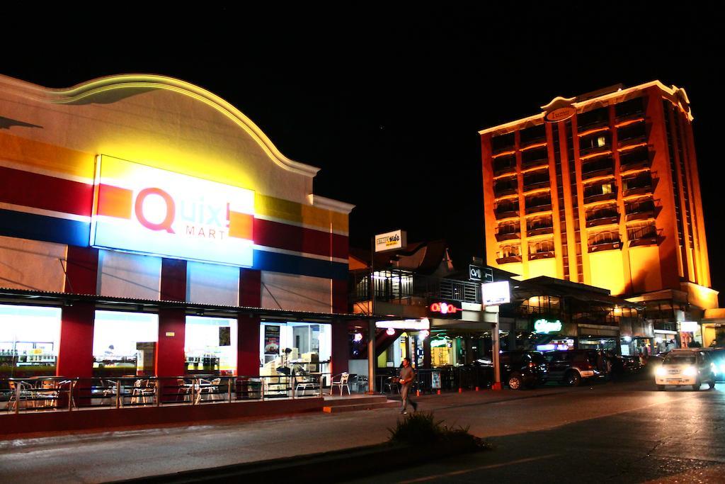 Iloilo Business Hotel Екстер'єр фото