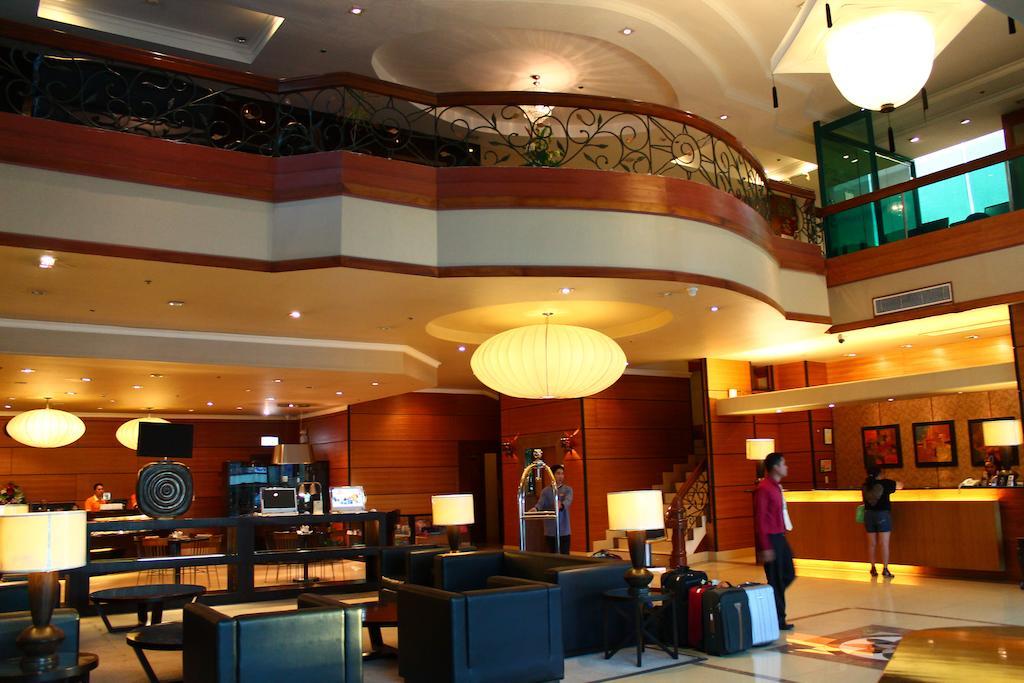Iloilo Business Hotel Екстер'єр фото