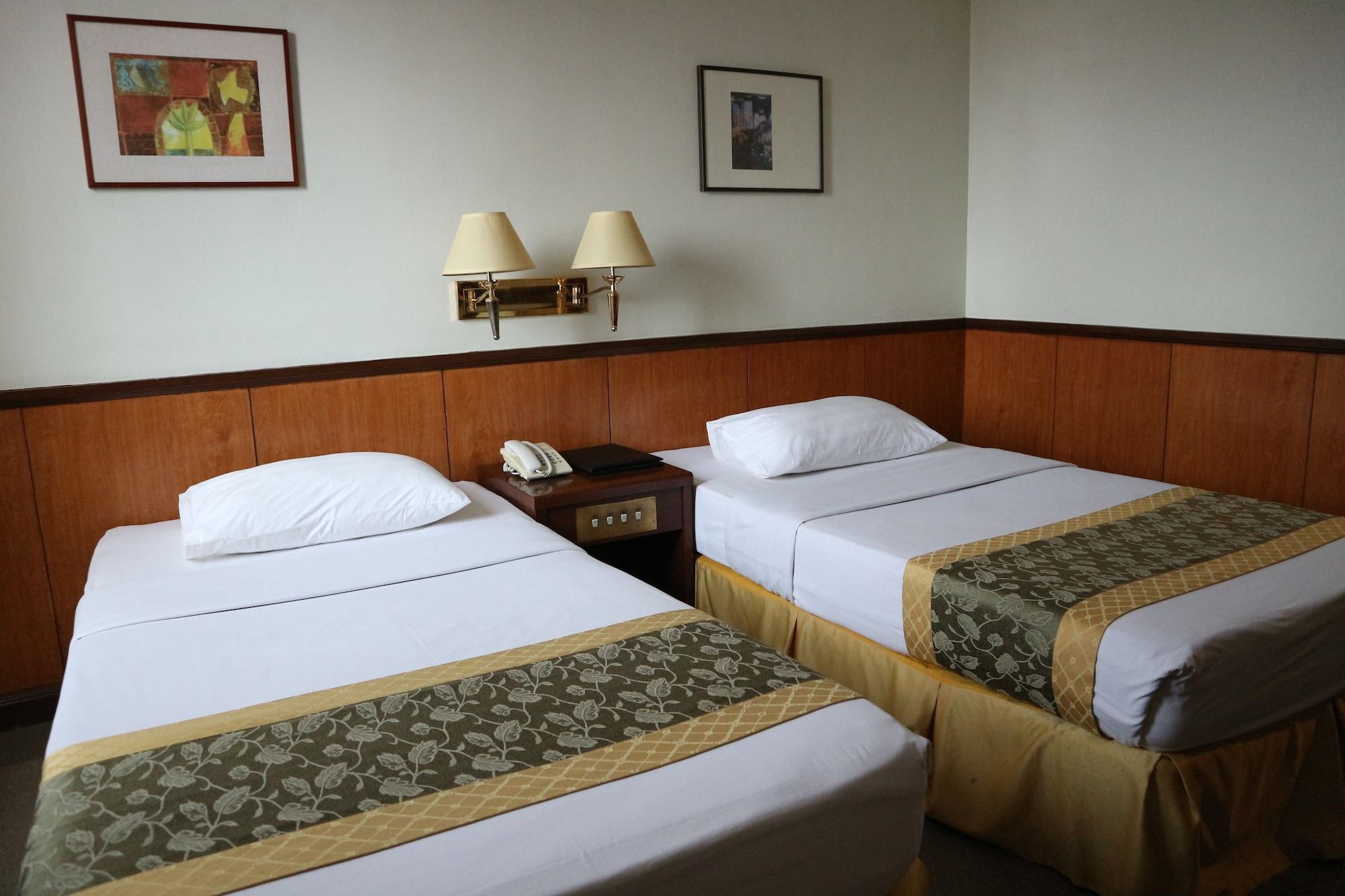 Iloilo Business Hotel Екстер'єр фото