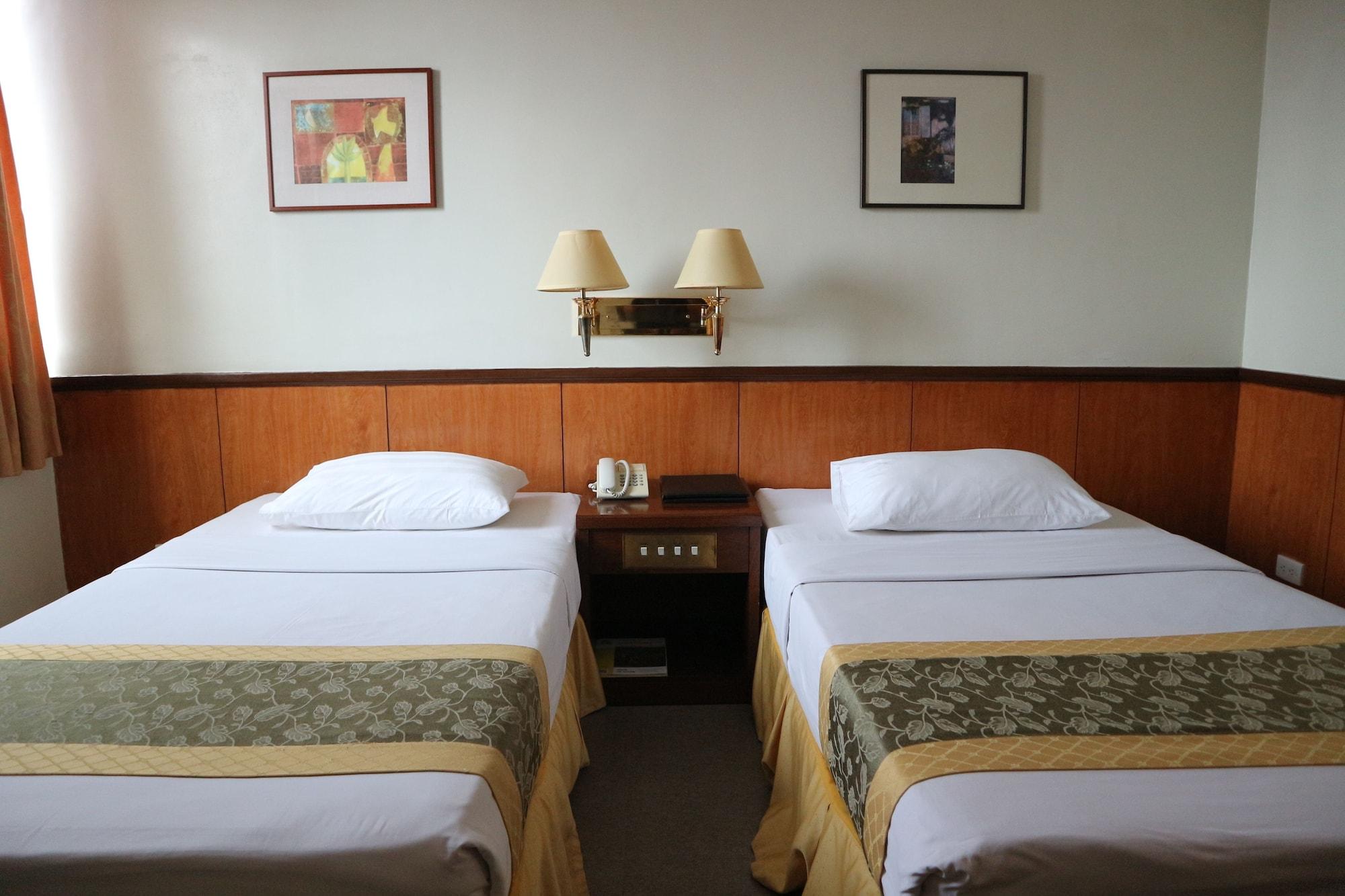 Iloilo Business Hotel Екстер'єр фото
