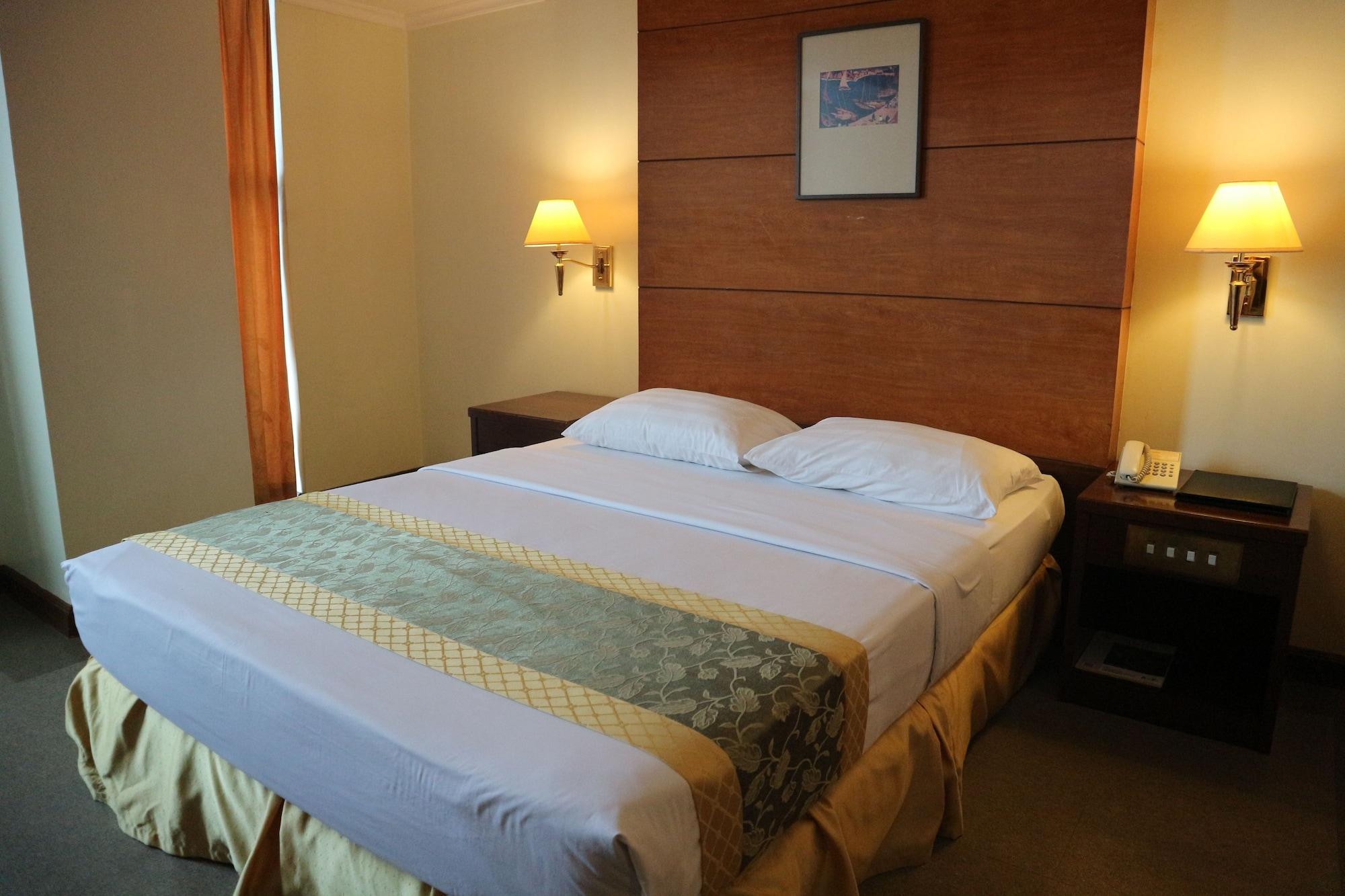 Iloilo Business Hotel Екстер'єр фото