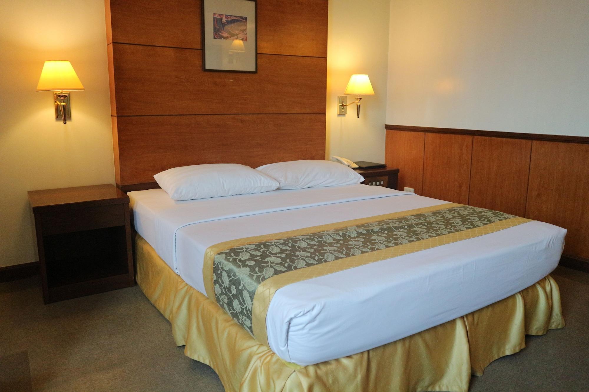 Iloilo Business Hotel Екстер'єр фото