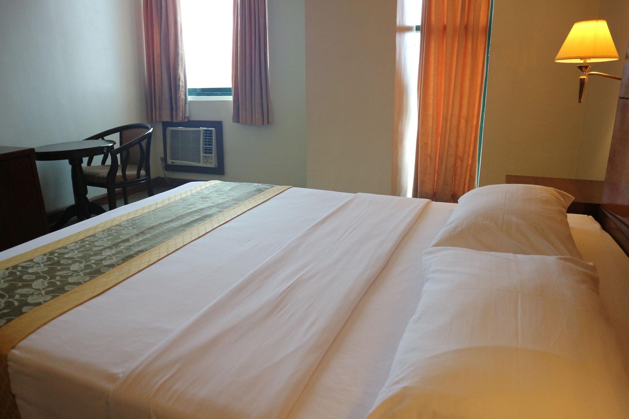 Iloilo Business Hotel Екстер'єр фото