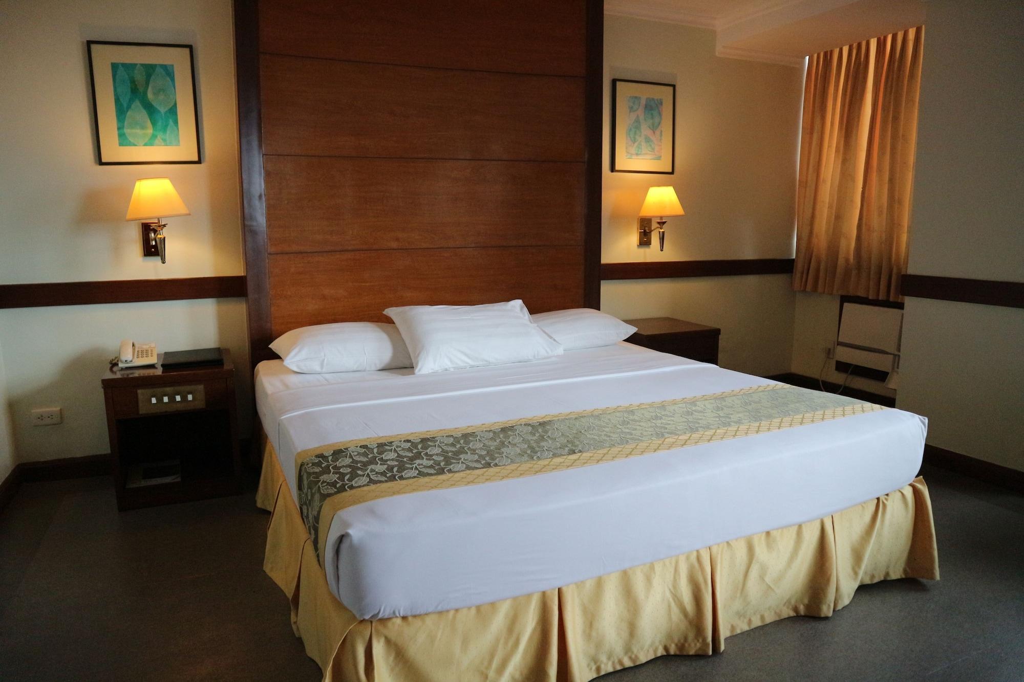 Iloilo Business Hotel Екстер'єр фото