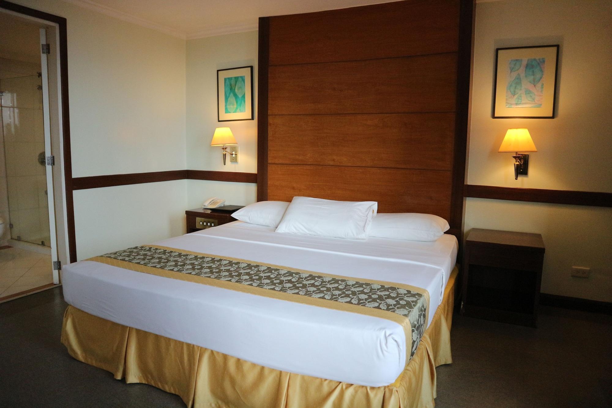 Iloilo Business Hotel Екстер'єр фото