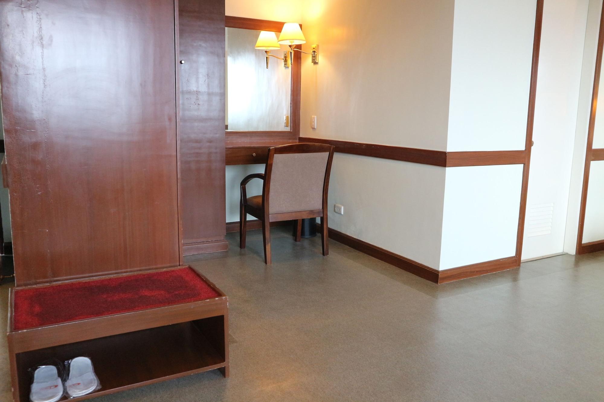 Iloilo Business Hotel Екстер'єр фото