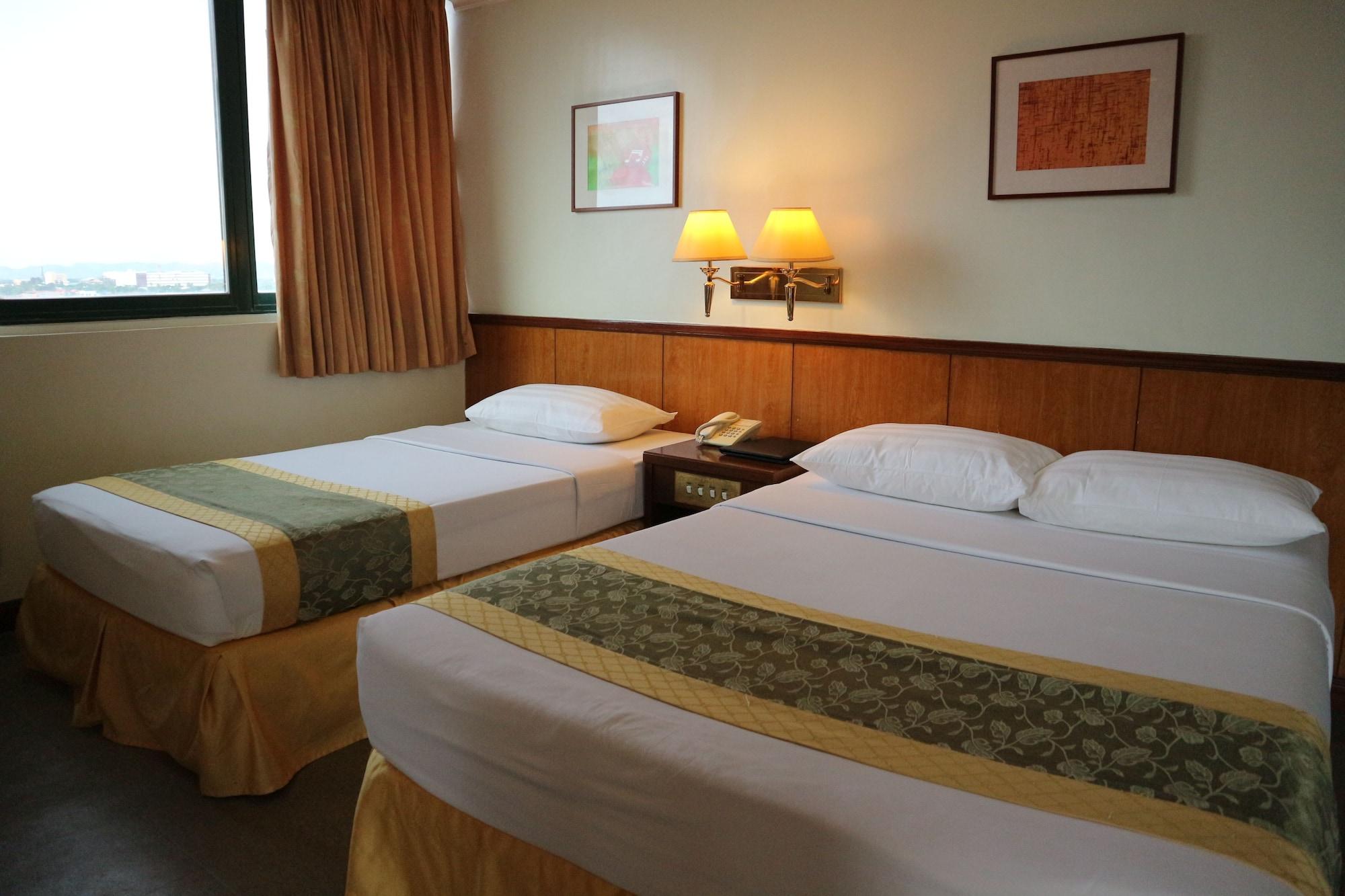 Iloilo Business Hotel Екстер'єр фото