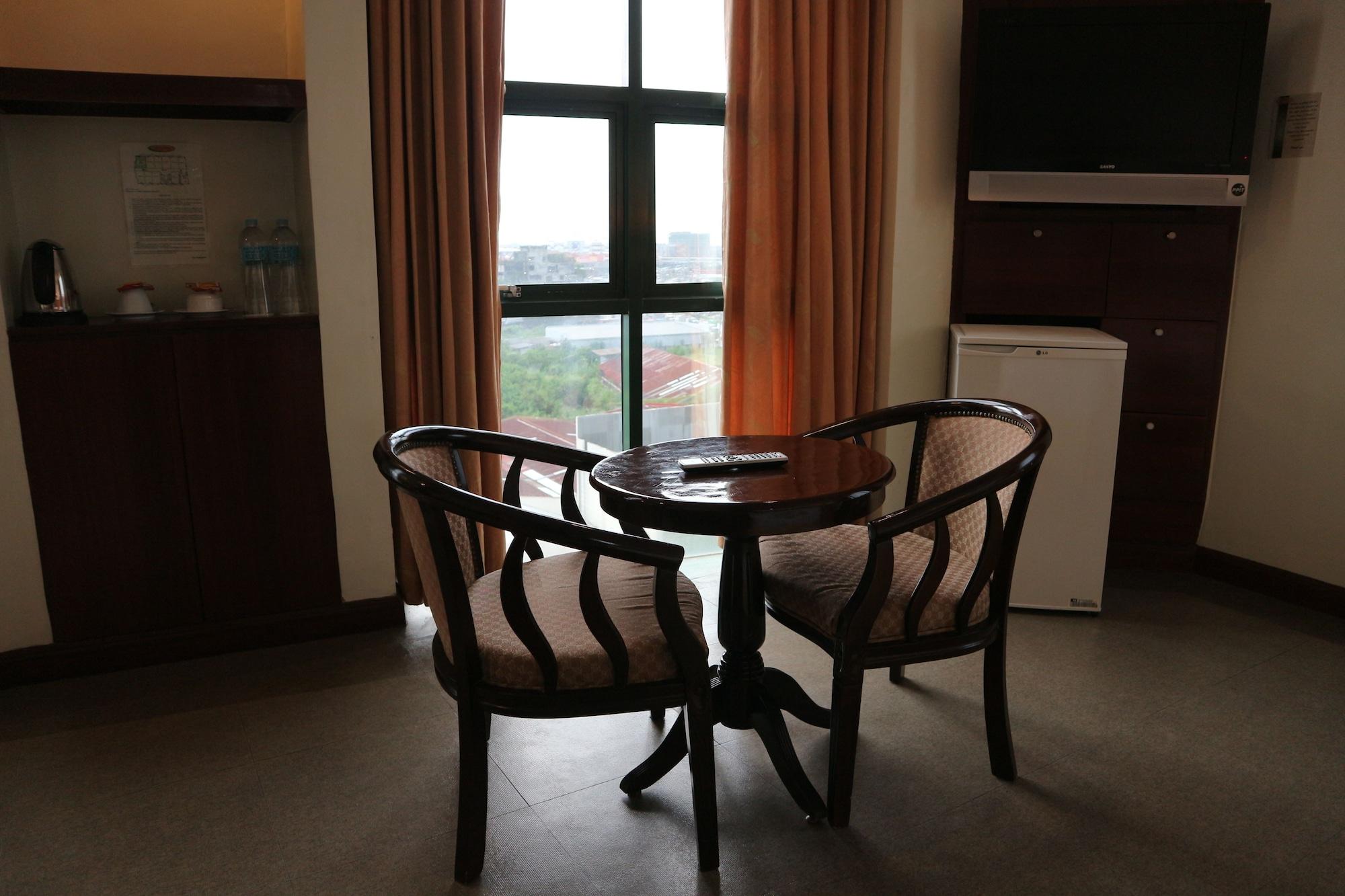 Iloilo Business Hotel Екстер'єр фото