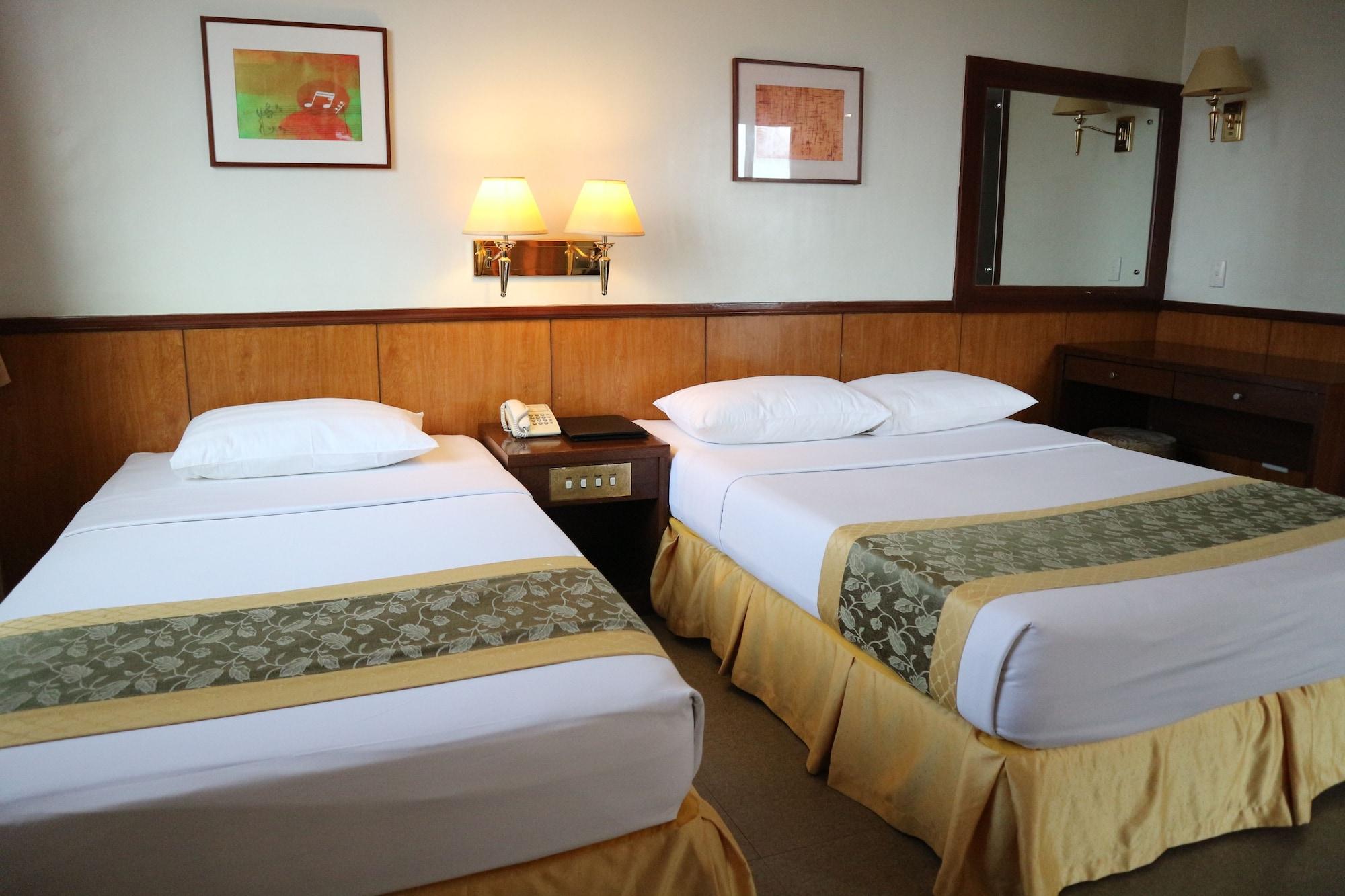 Iloilo Business Hotel Екстер'єр фото