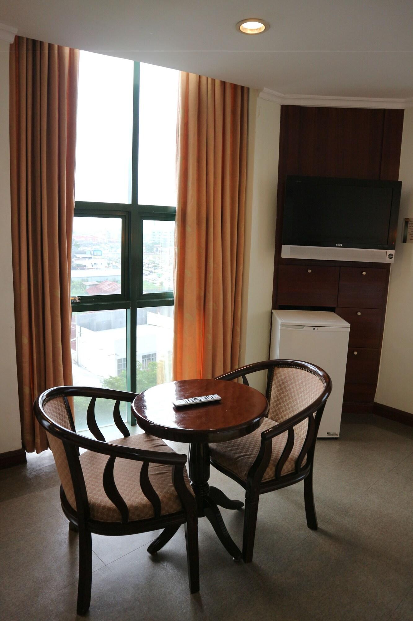 Iloilo Business Hotel Екстер'єр фото