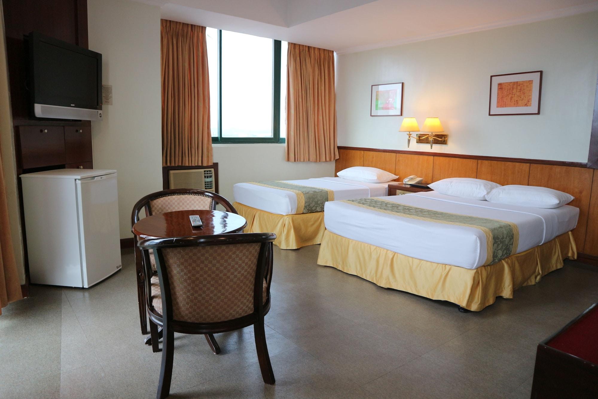 Iloilo Business Hotel Екстер'єр фото