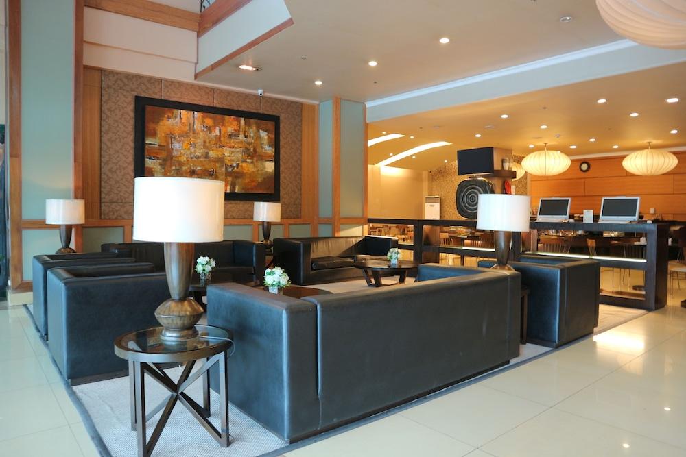 Iloilo Business Hotel Екстер'єр фото