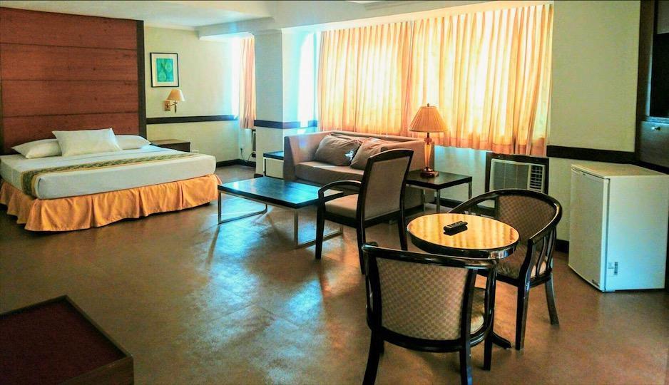Iloilo Business Hotel Екстер'єр фото