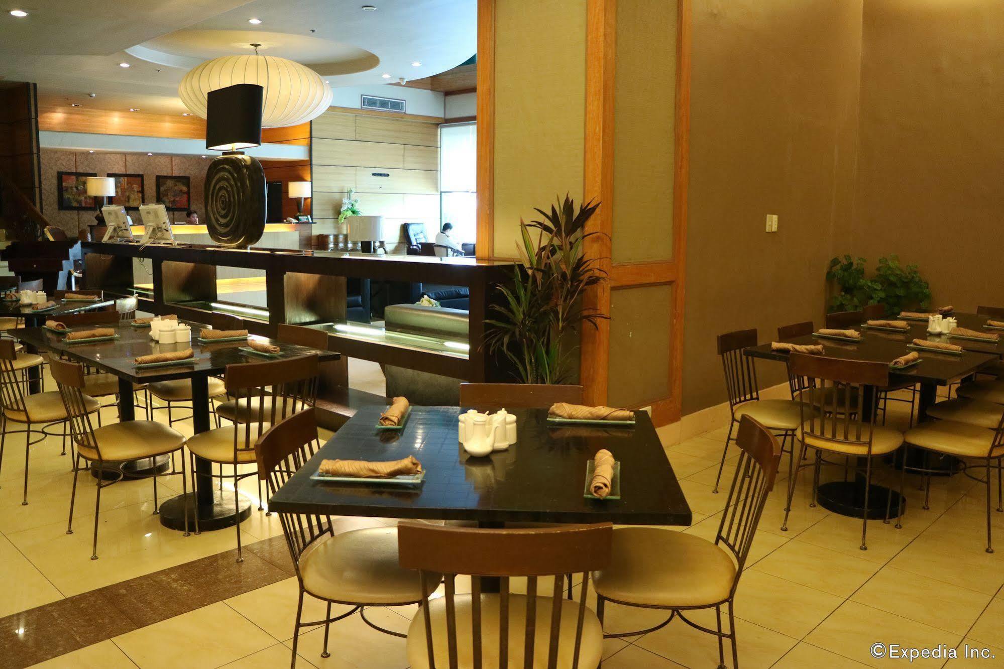 Iloilo Business Hotel Екстер'єр фото