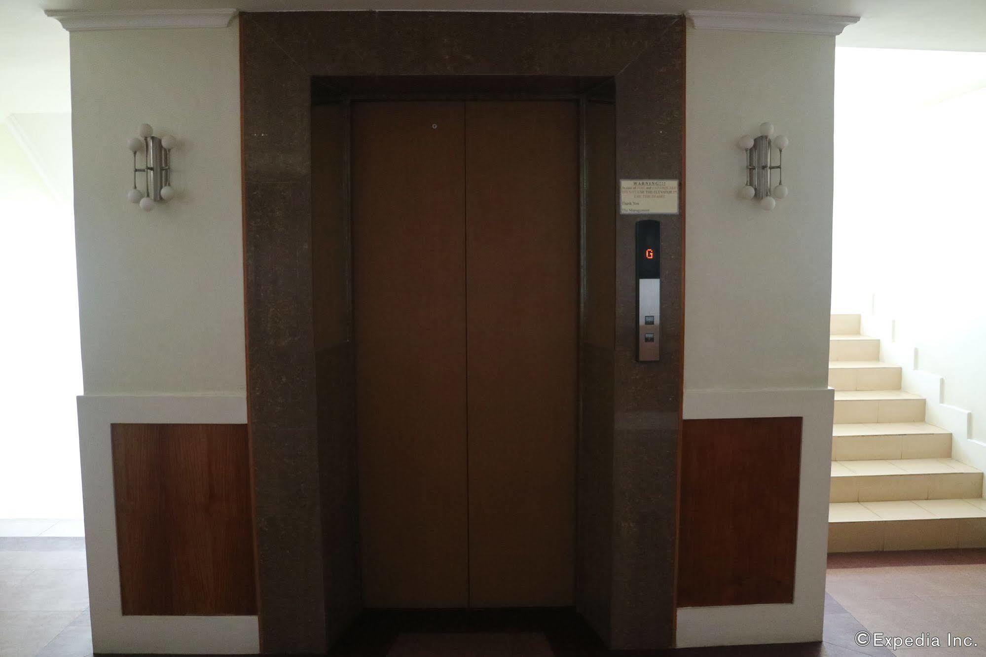 Iloilo Business Hotel Екстер'єр фото