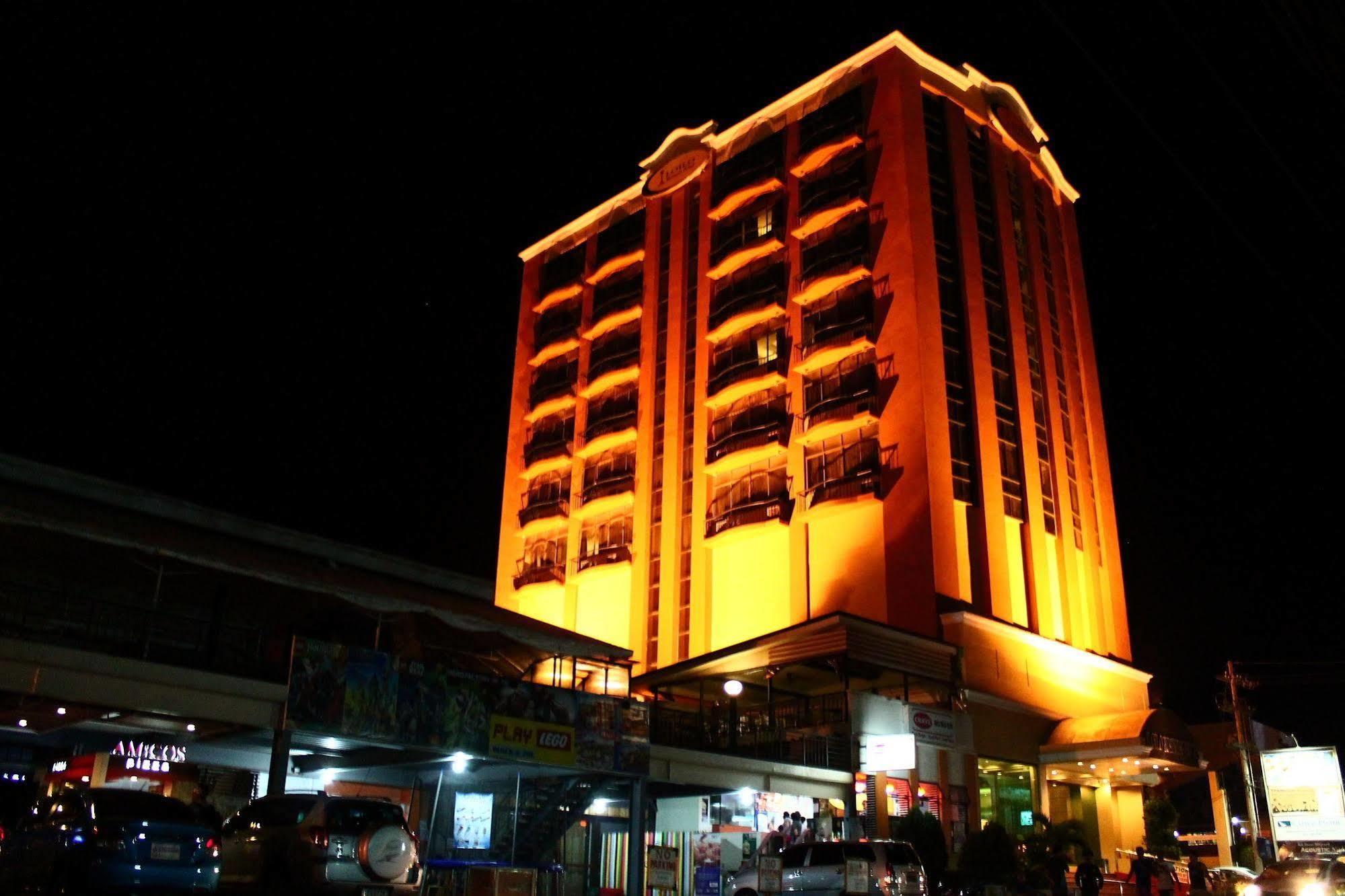Iloilo Business Hotel Екстер'єр фото