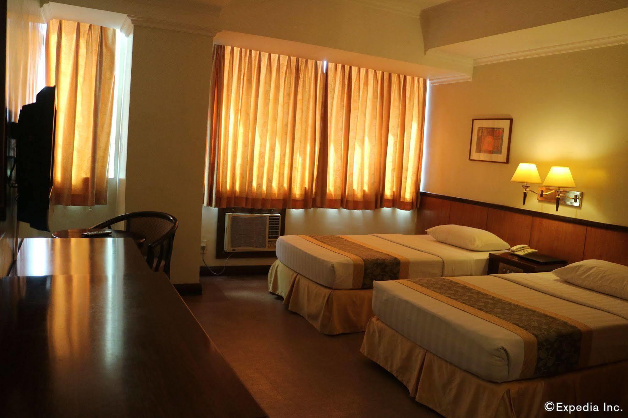 Iloilo Business Hotel Екстер'єр фото