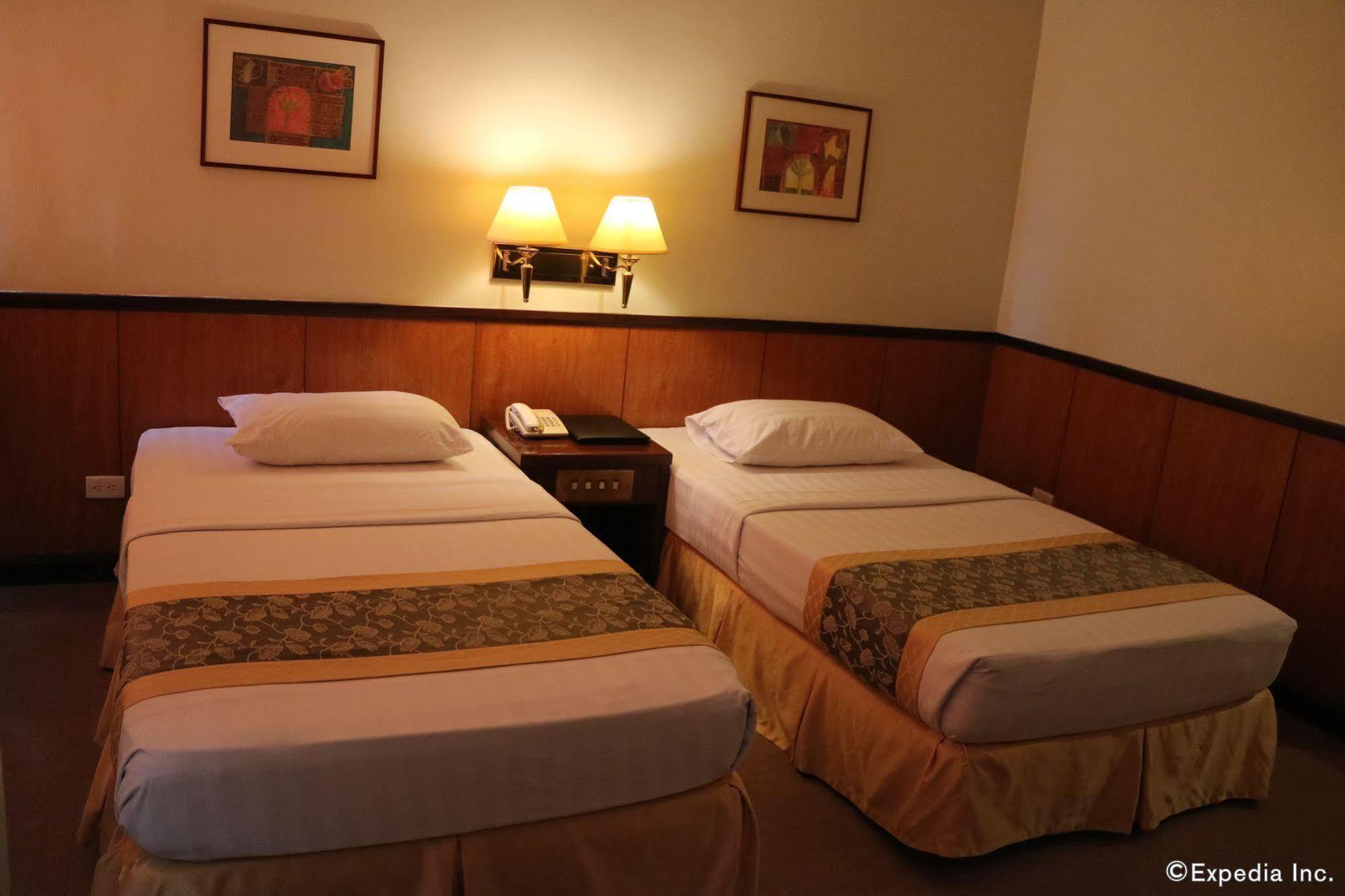 Iloilo Business Hotel Екстер'єр фото