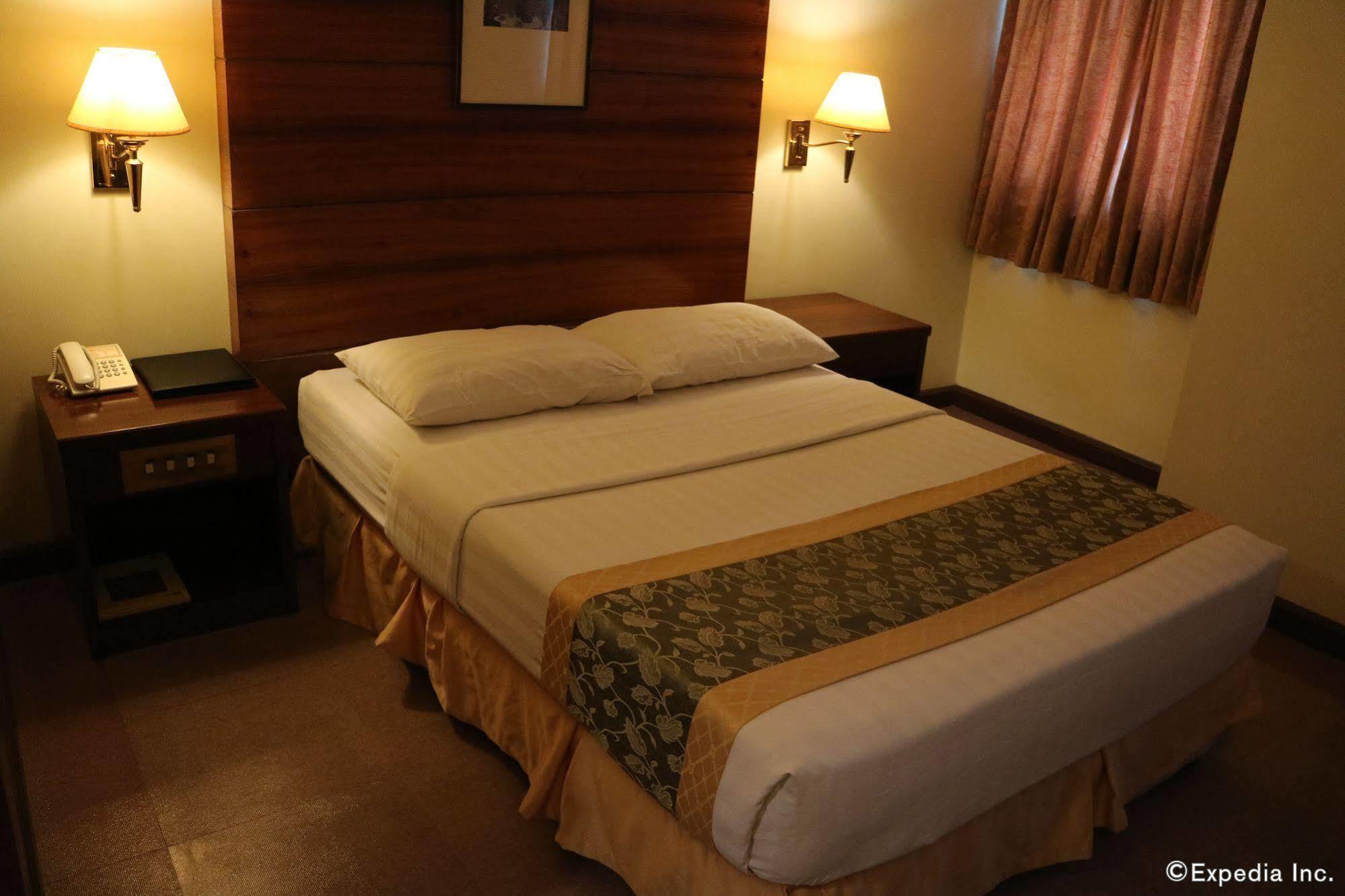 Iloilo Business Hotel Екстер'єр фото